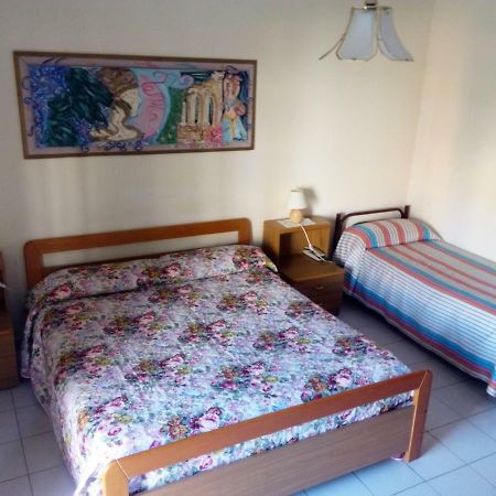 גיארדיני נאקסוס Hotel Eliseo מראה חיצוני תמונה