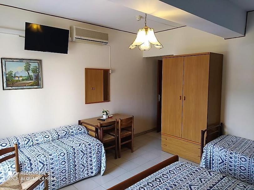 גיארדיני נאקסוס Hotel Eliseo מראה חיצוני תמונה