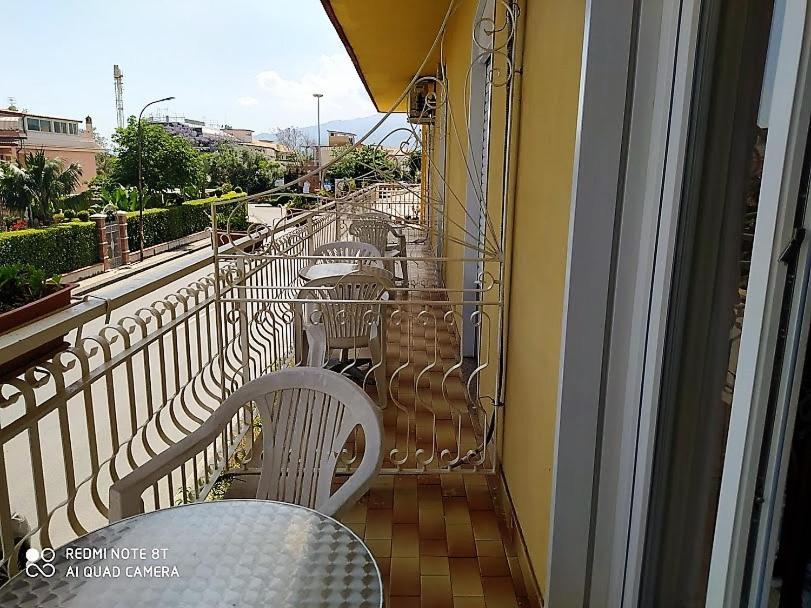 גיארדיני נאקסוס Hotel Eliseo מראה חיצוני תמונה