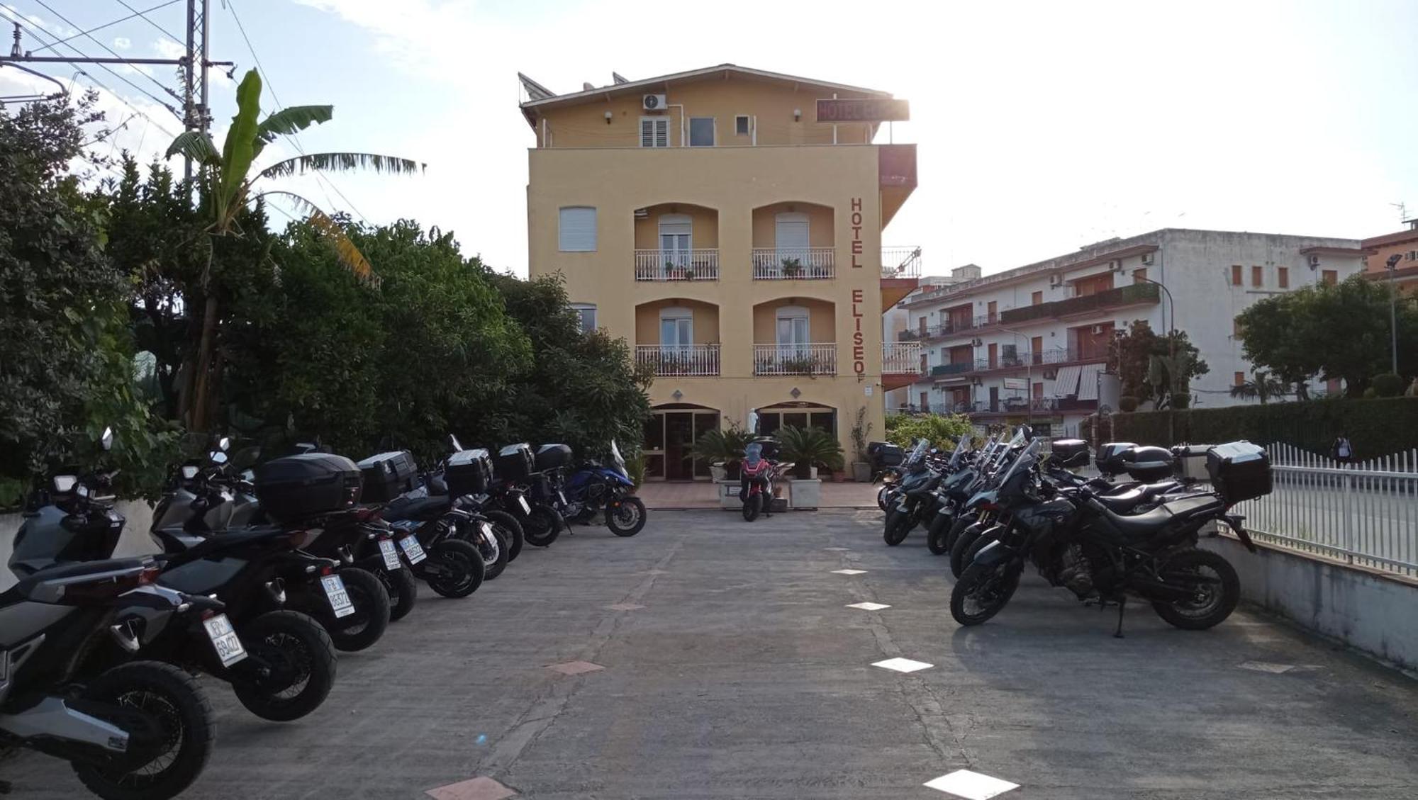 גיארדיני נאקסוס Hotel Eliseo מראה חיצוני תמונה