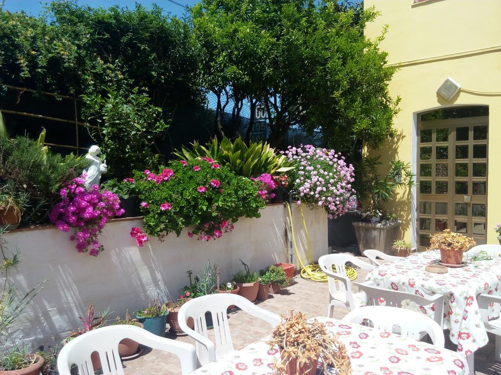 גיארדיני נאקסוס Hotel Eliseo מראה חיצוני תמונה