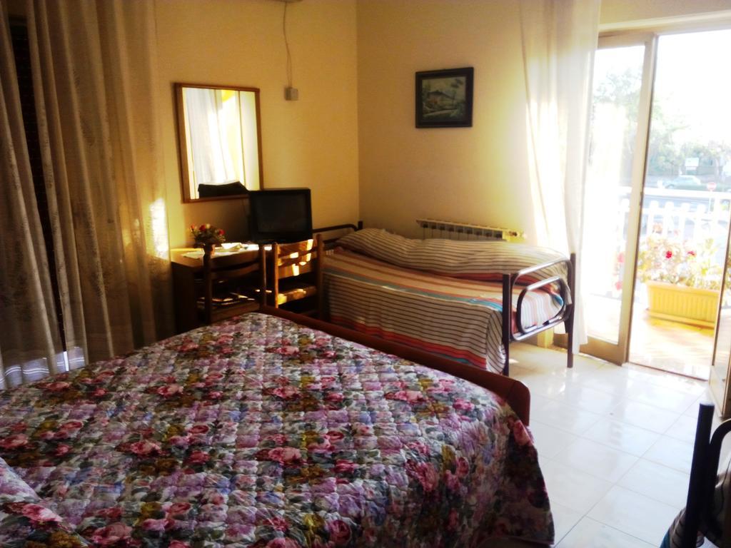גיארדיני נאקסוס Hotel Eliseo מראה חיצוני תמונה