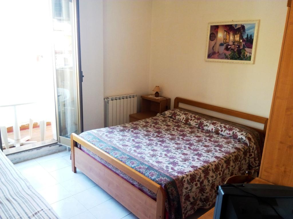 גיארדיני נאקסוס Hotel Eliseo מראה חיצוני תמונה