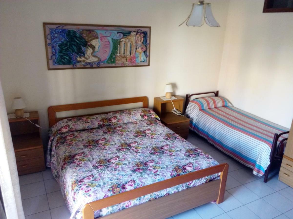 גיארדיני נאקסוס Hotel Eliseo מראה חיצוני תמונה