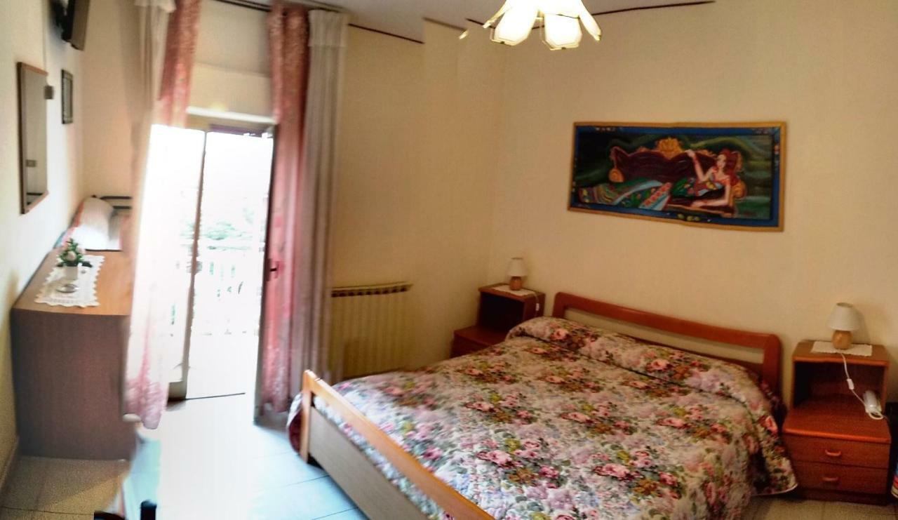 גיארדיני נאקסוס Hotel Eliseo מראה חיצוני תמונה