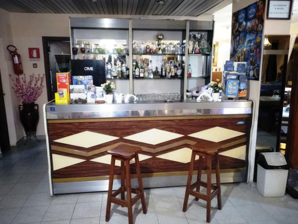גיארדיני נאקסוס Hotel Eliseo מראה חיצוני תמונה