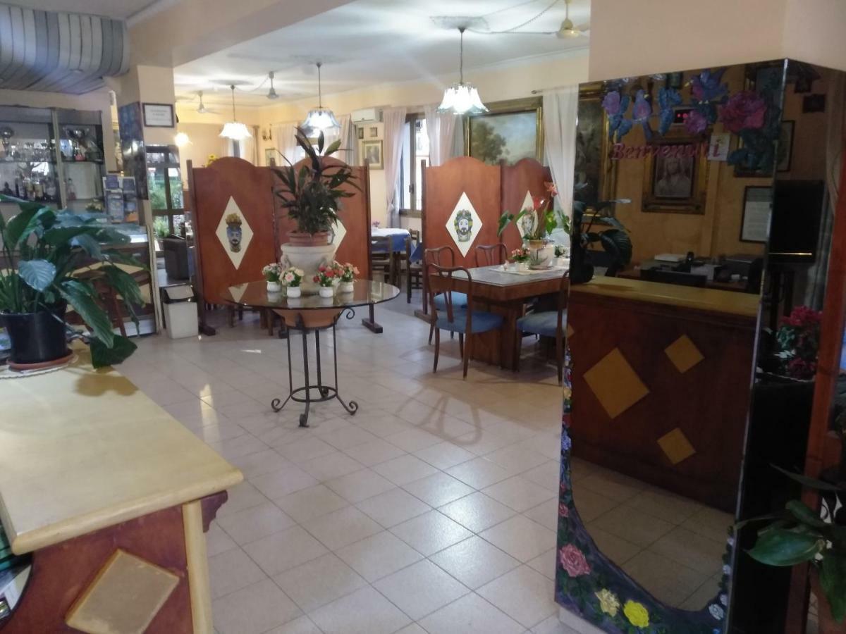 גיארדיני נאקסוס Hotel Eliseo מראה חיצוני תמונה
