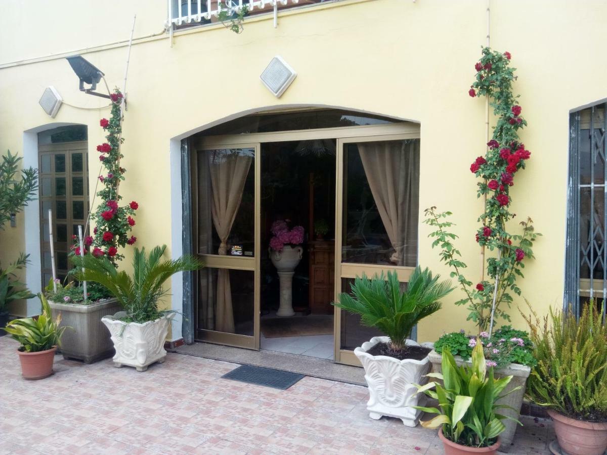 גיארדיני נאקסוס Hotel Eliseo מראה חיצוני תמונה