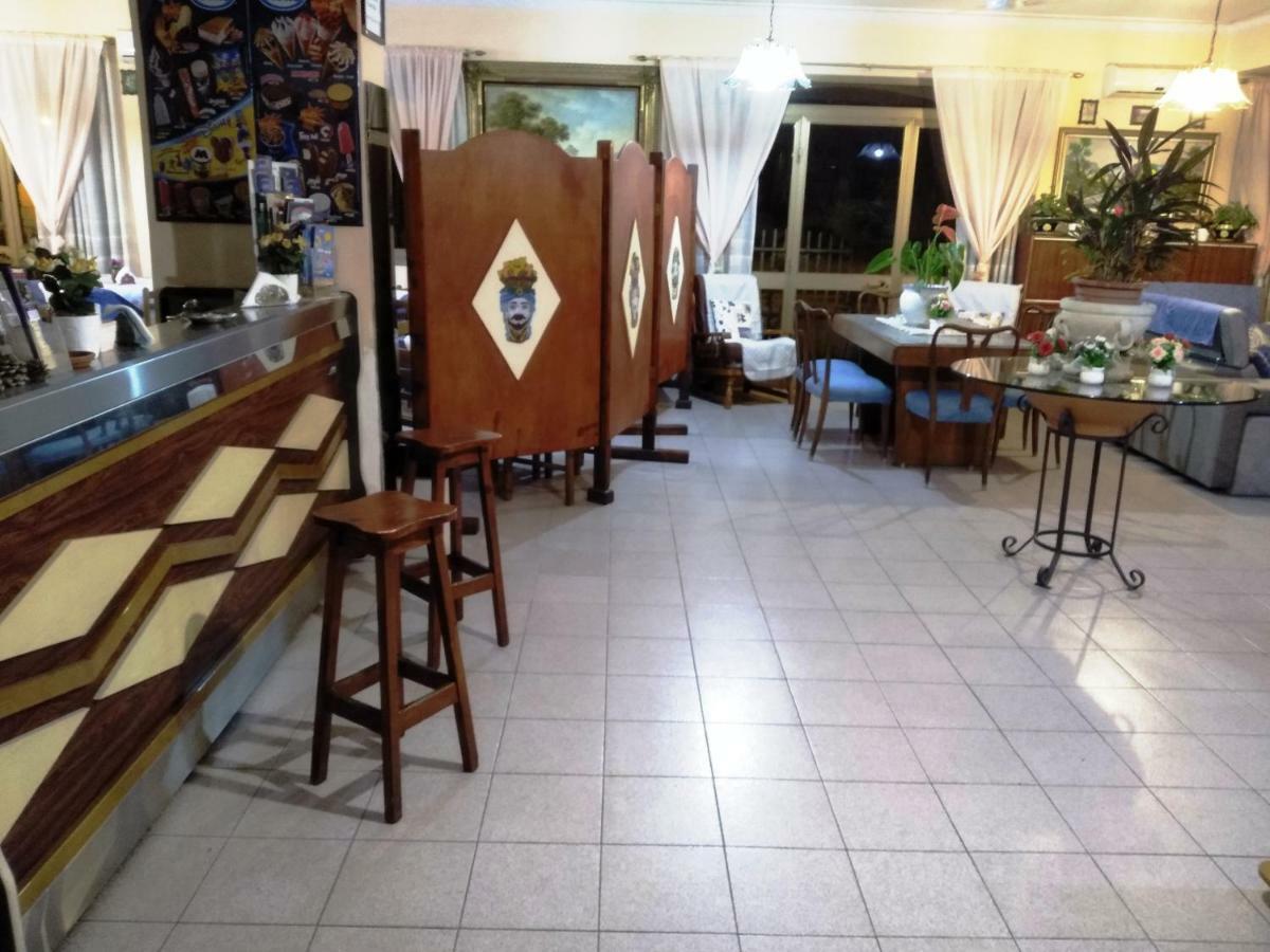 גיארדיני נאקסוס Hotel Eliseo מראה חיצוני תמונה