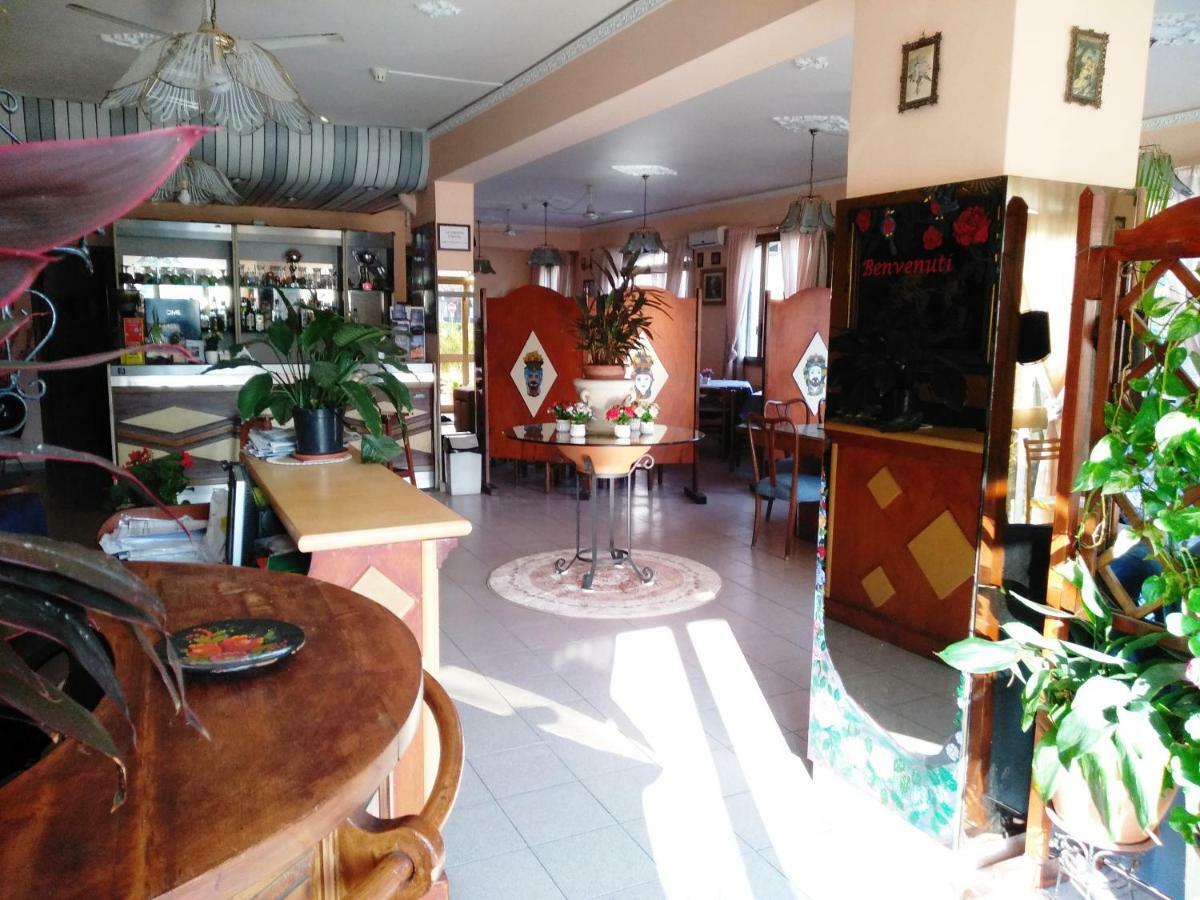 גיארדיני נאקסוס Hotel Eliseo מראה חיצוני תמונה