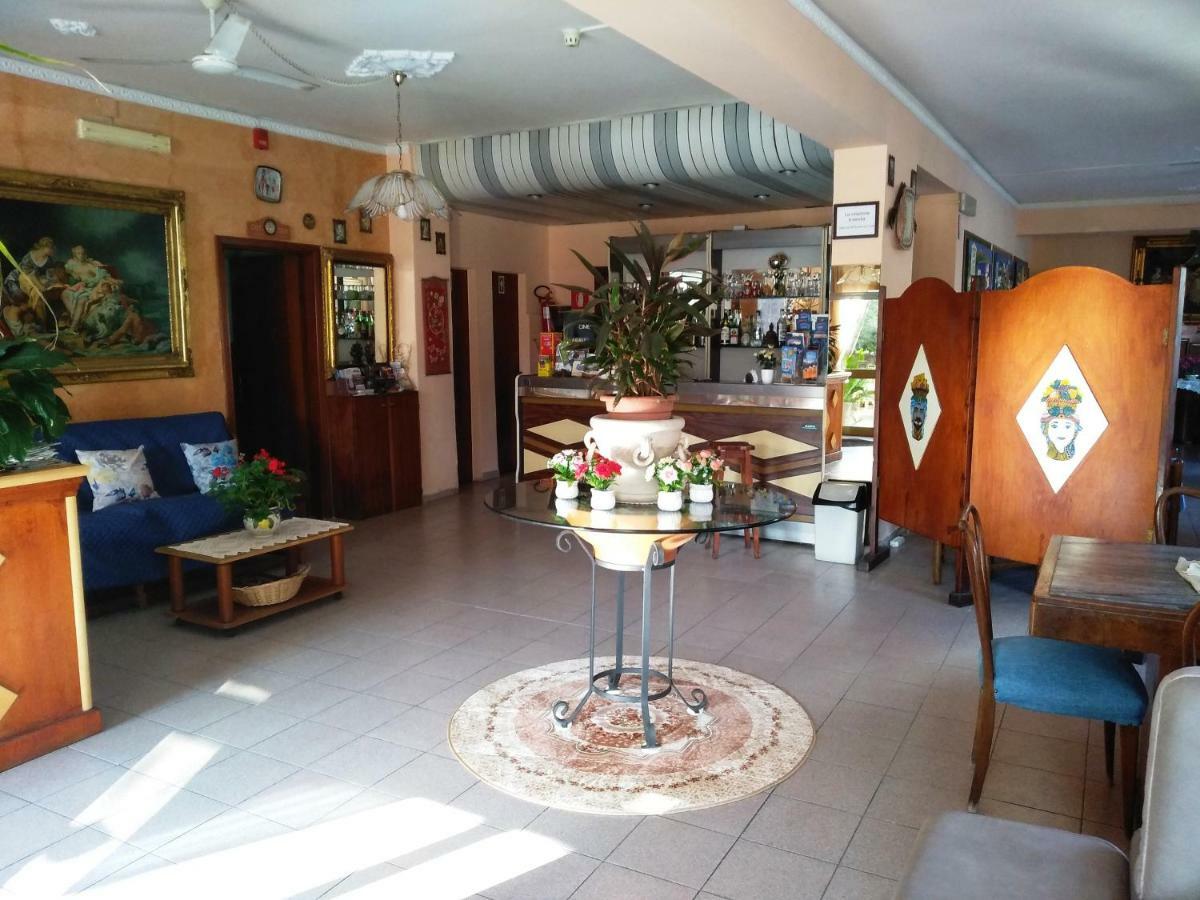 גיארדיני נאקסוס Hotel Eliseo מראה חיצוני תמונה